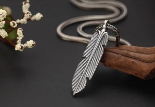 S925 sterling silver, fashion simple Korean style popular feather pendant, Thai silver antique blackened pendant for men and wom