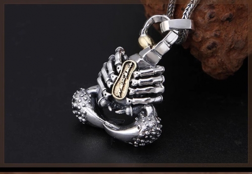 S925 Pure Silver Jewelry Thai Silver Domineering Retro Scorpion Charm Pendant for Men and Women, Fashionable and Trendy